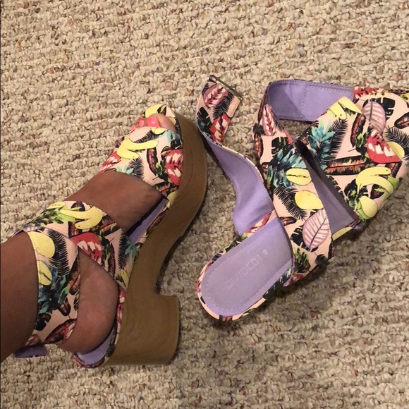 Wooden wedge platform summer sandal - Picture 2 of 4